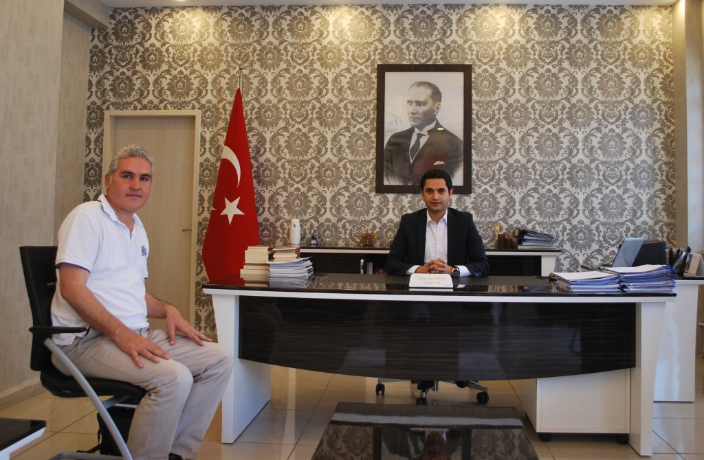 YENİCE KAYMAKAMI OĞUZ CEM MURAT İLE MUHABİRİMİZ AŞKIN UZUNKARA'NIN SÖYLEŞİ FOTOSU