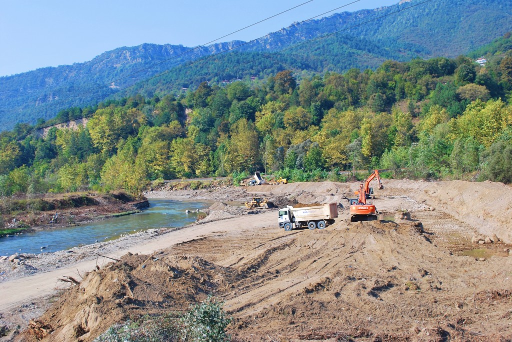DERE ISLAH ÇALIŞMALARI SÜRÜYOR