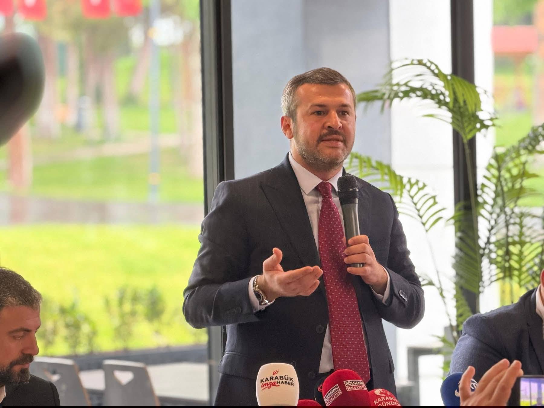KARABÜK’ÜN GELECEĞİNE YÖN VEREN BAŞKAN ÖZKAN ÇETİNKAYA, BASIN MENSUPLARIYLA GÖNÜL GÖNÜLE BULUŞTU